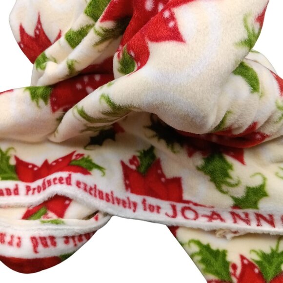 1.5 Yards Holiday Fleece Fabric Christmas Poinsettia & Holly Print Joann Exclusi - Picture 3 of 3